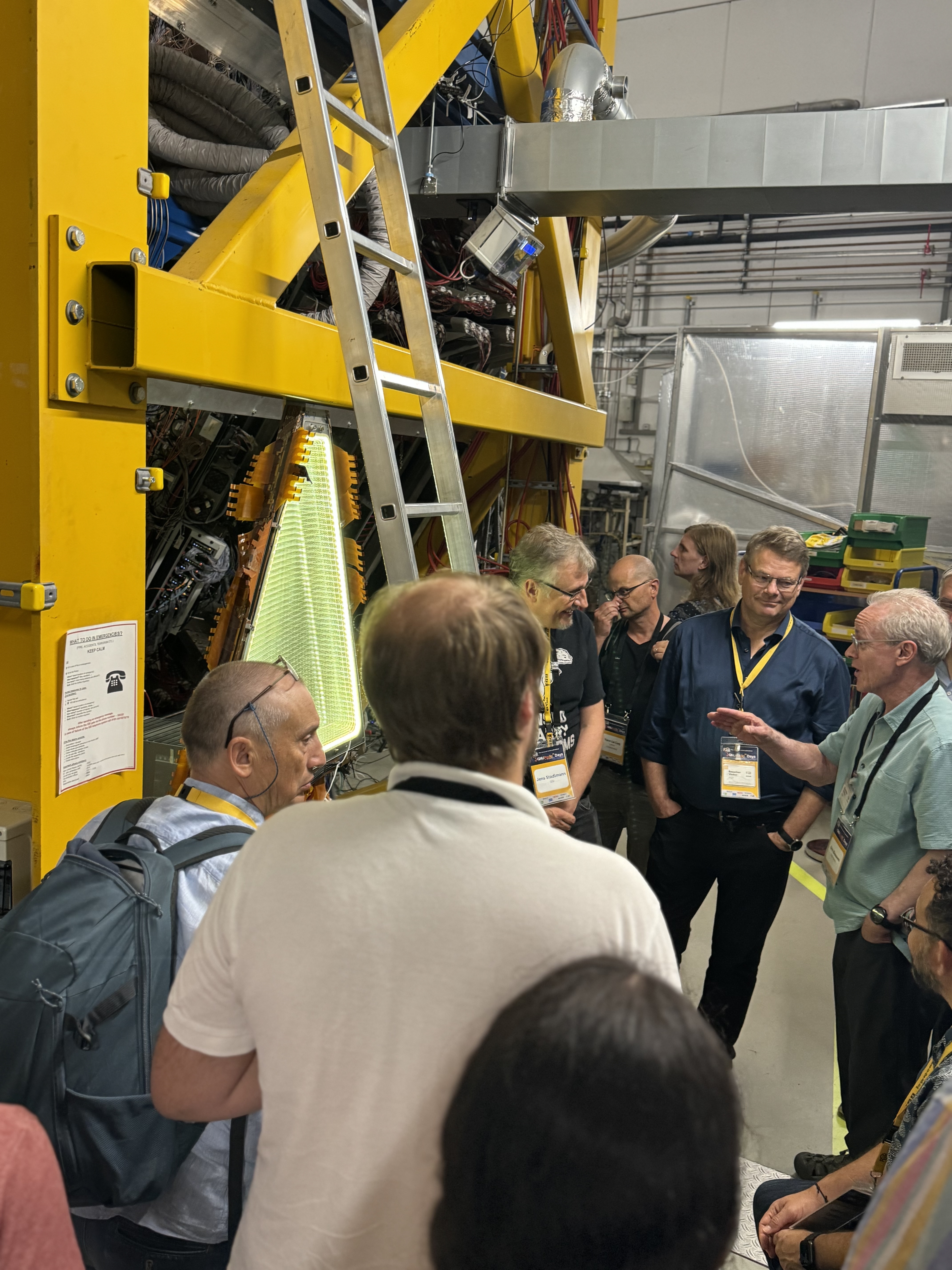 Jens Stadelmann explaining one of our particle detector experiments at the GSI lab tour